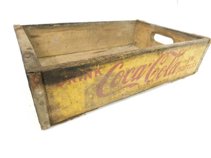 lot 54 image: Vintage Coca Cola Crate