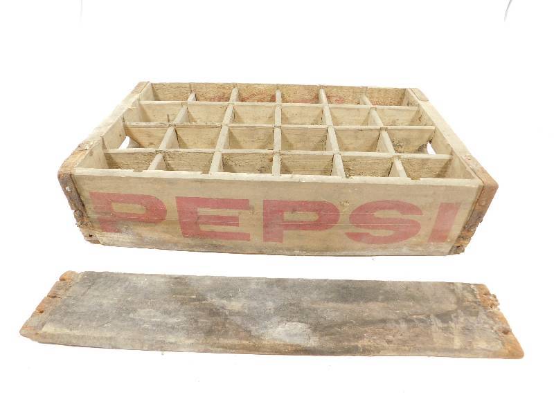 lot 55 image: Vintage 24 Bottle Pepsi Cola Crate