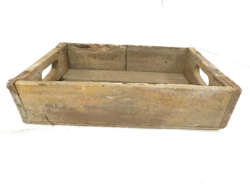 lot 57 image: Vintage Coca Cola  Crate