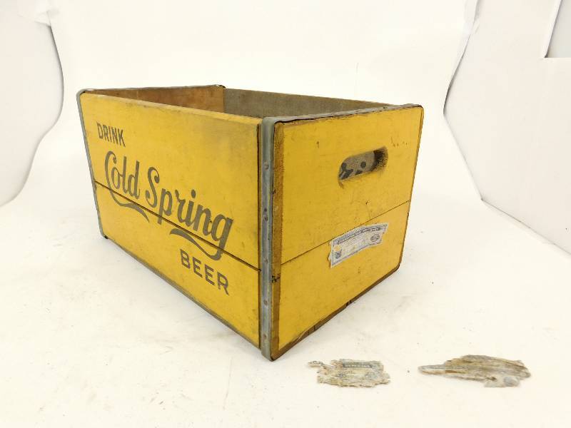 lot 61 image: Wooden Cold Spring Beer Bottle Case