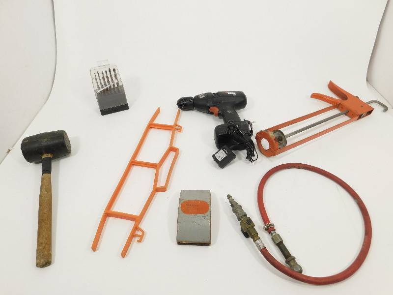 lot 71 image: Miscellaneous Tools