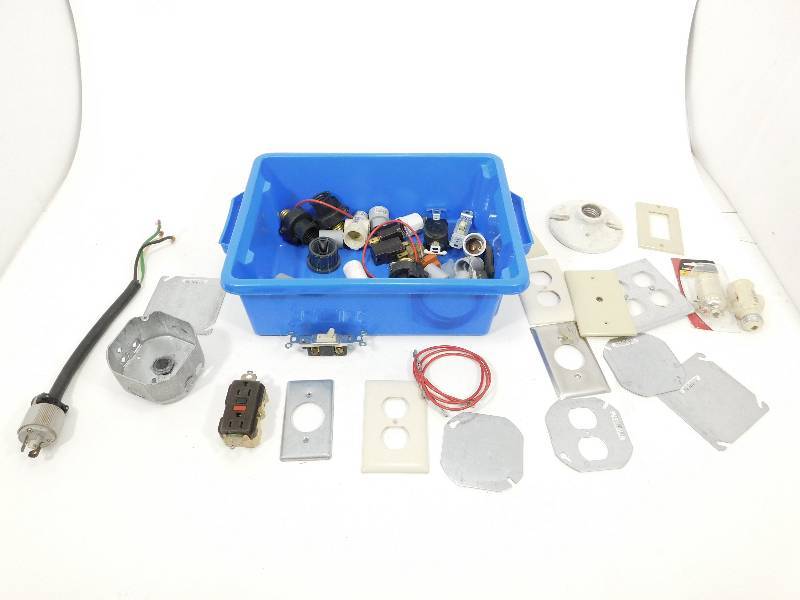 lot 83 image: Miscellaneous Electrical Items