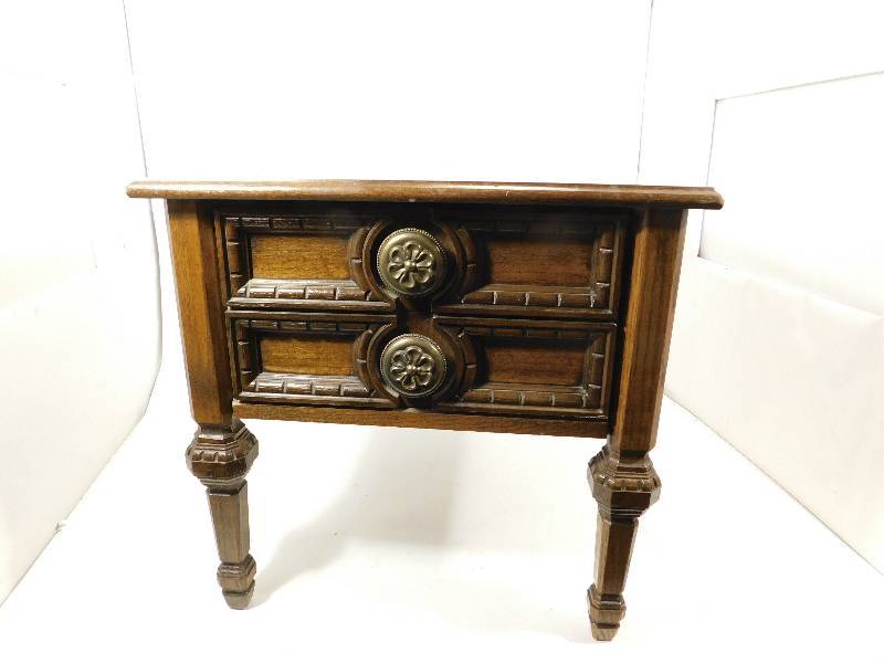 lot 88 image: End Tables