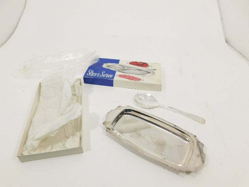 lot 91 image: Silverplate Set