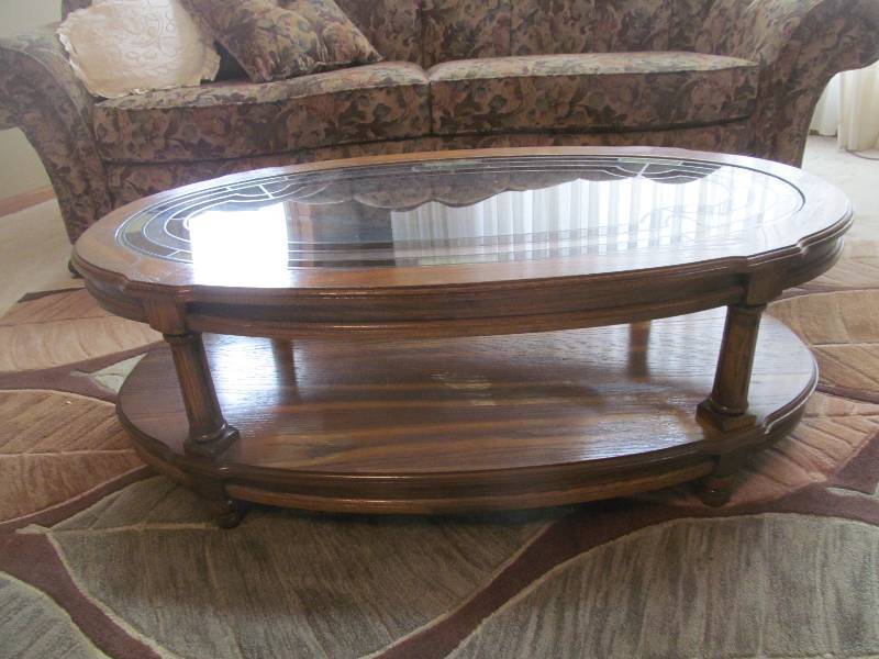 lot 2 image: coffee table, end table