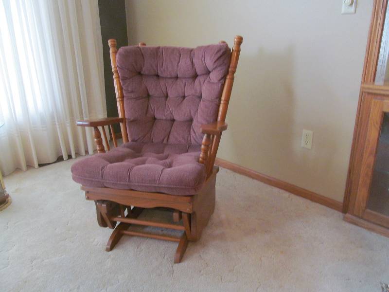 lot 5 image: Glider rocker