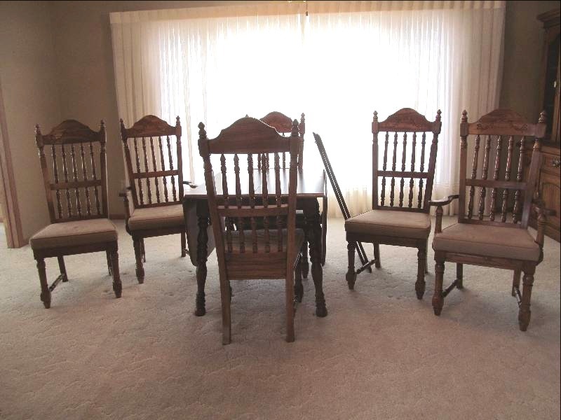 lot 6 image: dining table