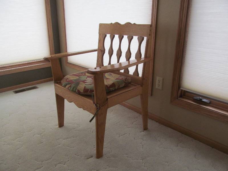 lot 9 image: arm chair
