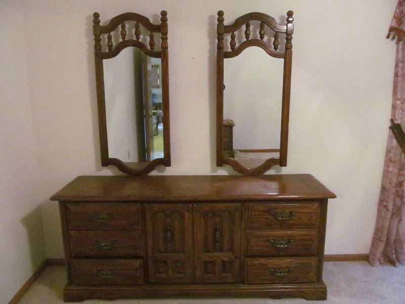 lot 12 image: chest of drawers, night stand