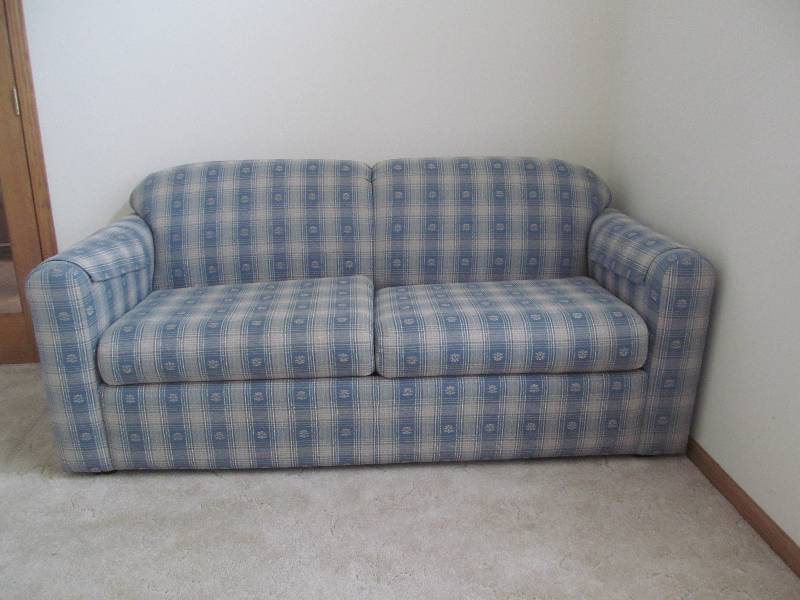 lot 13 image: sofa sleeper