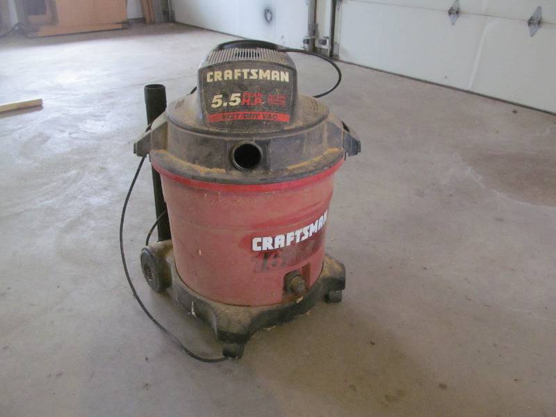 lot 16 image: Craftsman shop vac