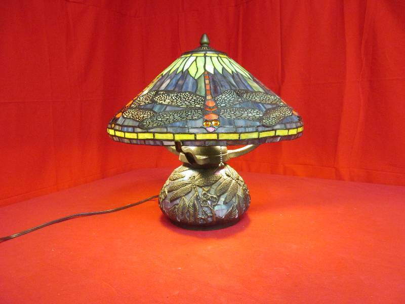lot 21 image: stained glass lamp