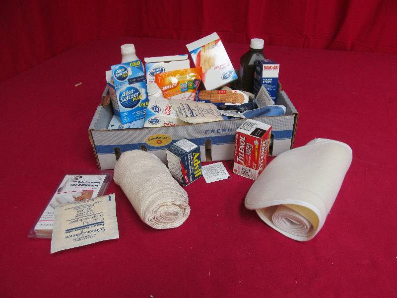 lot 25 image: first aid items