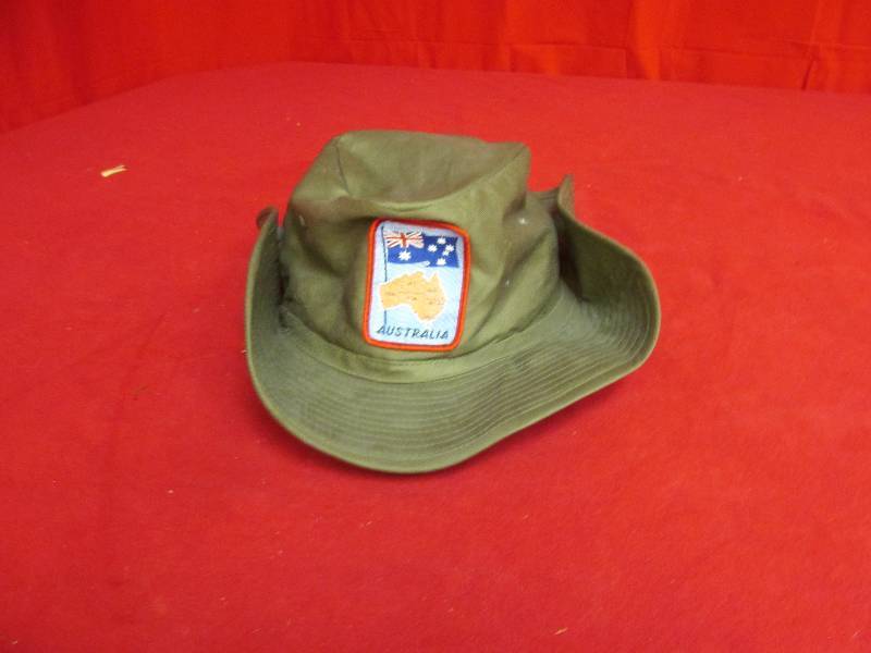 lot 28 image: Australia hat