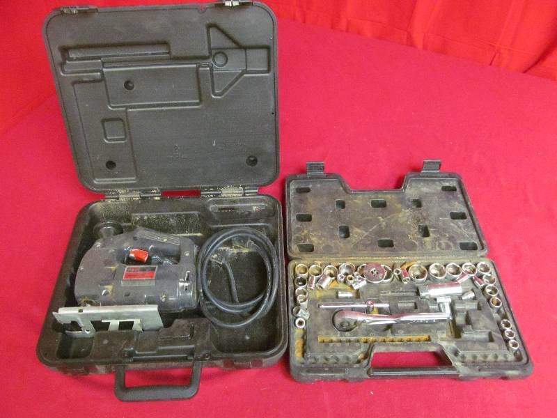 lot 33 image: Skil jigsaw, socket set