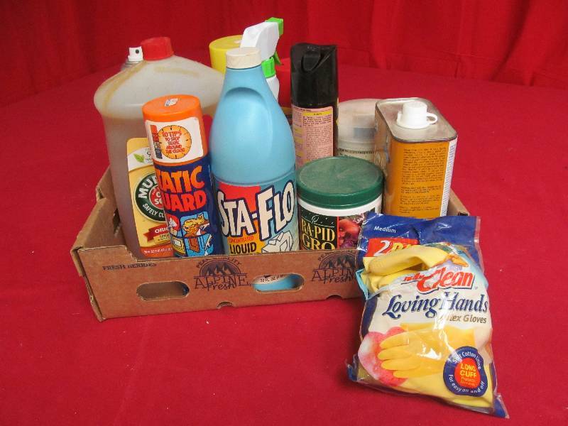 lot 34 image: cleaning supplies