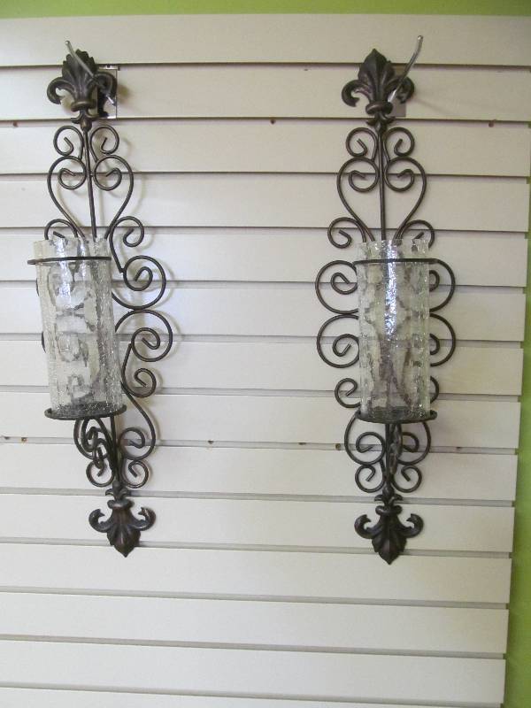 lot 52 image: wall dcor