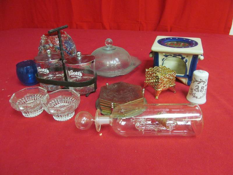 lot 55 image: accent pieces