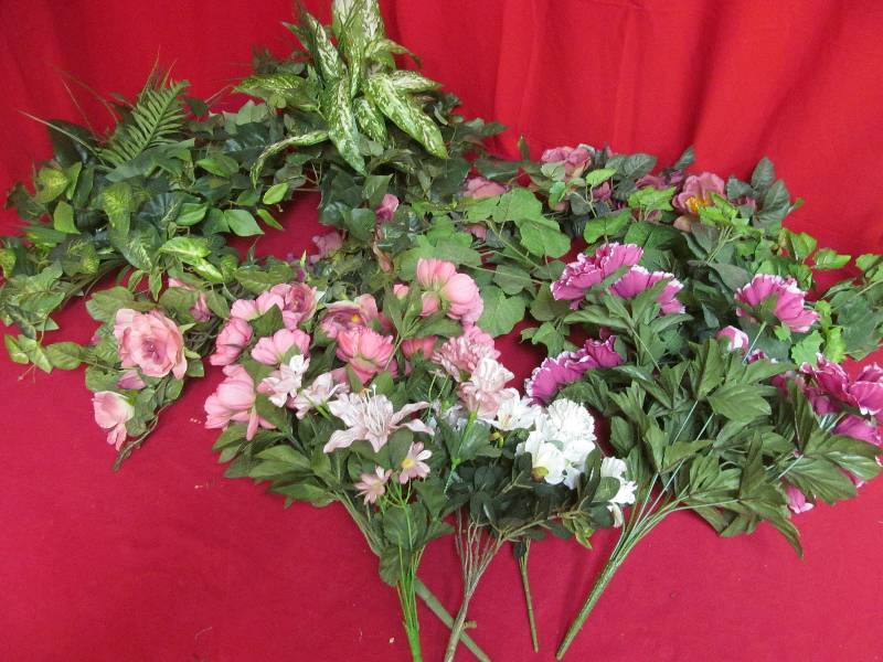 lot 58 image: dried floral arrangements