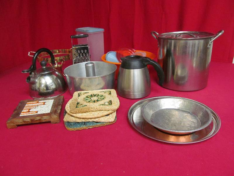lot 68 image: kitchen pans