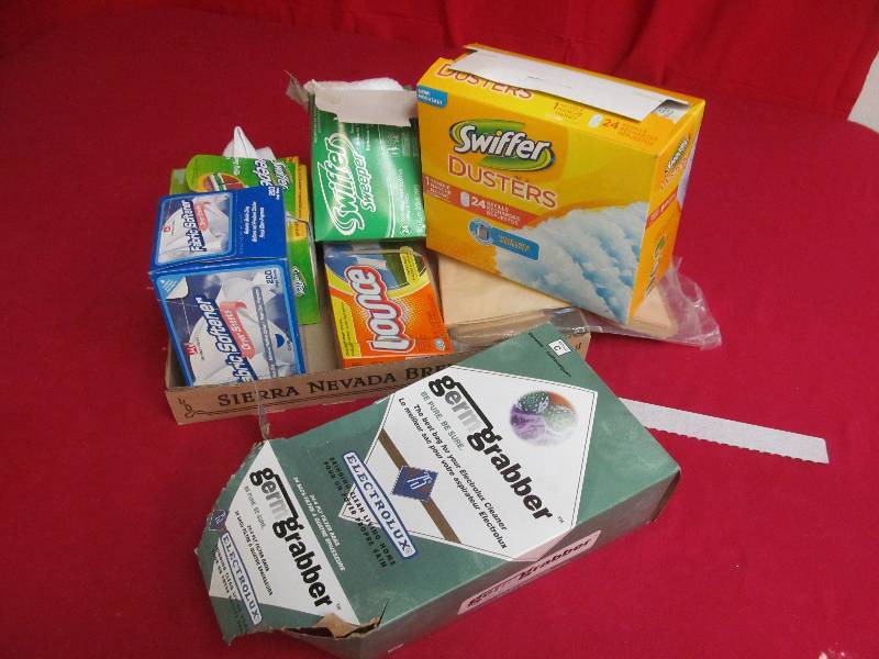 lot 72 image: cleaning supplies