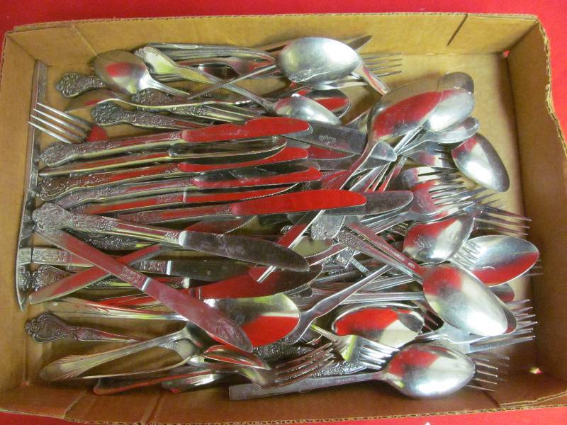 lot 76 image: flatware
