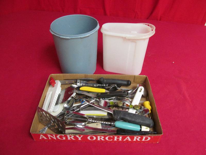 lot 77 image: kitchen utensils