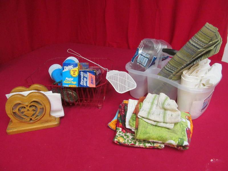 lot 78 image: kitchen items
