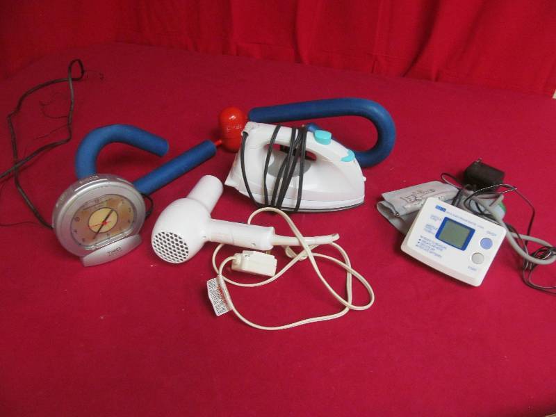 lot 81 image: Black N Decker iron, Conair hair dryer, Timex clock