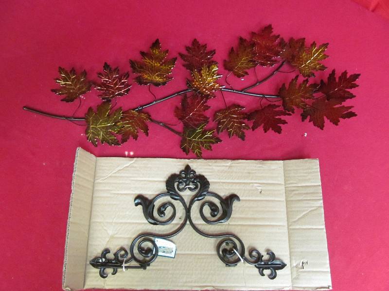 lot 83 image: wall dcor