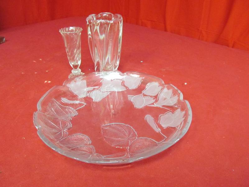 lot 84 image: Lead crystal vase, platter vase