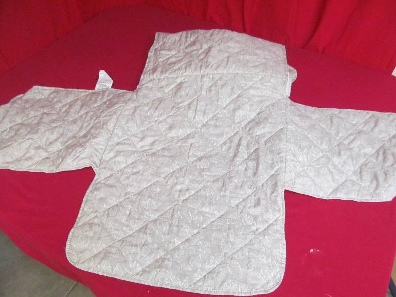 lot 92 image: furniture cover