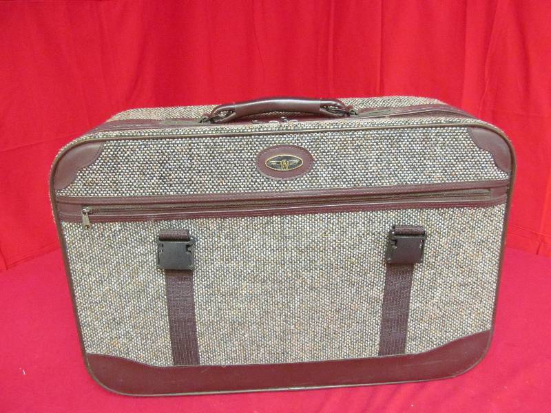 lot 94 image: Trawell suitcase