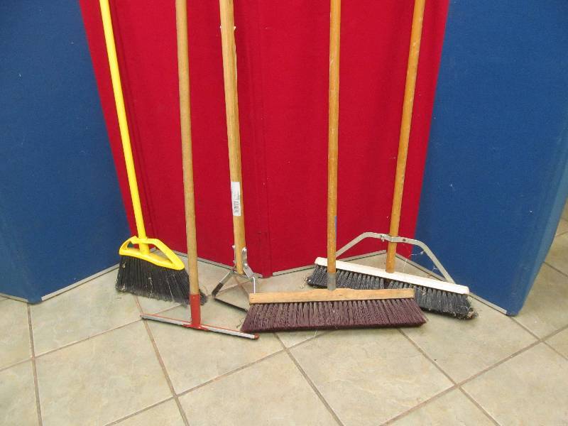 lot 98 image: tools