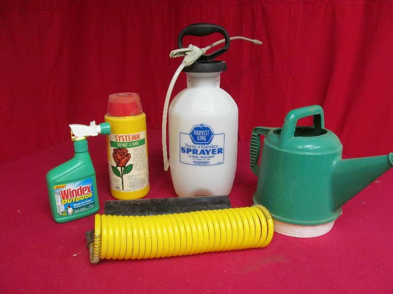 lot 124 image: garden supplies