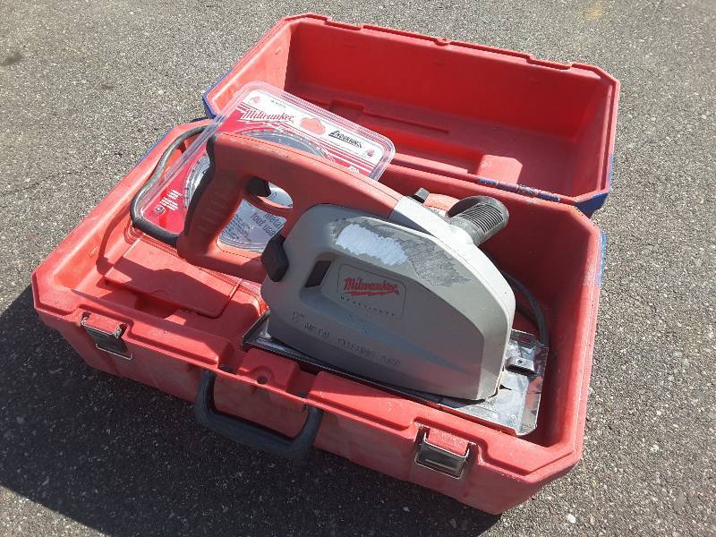 lot 268 image: 8 Milwaukee Metal Cutting Saw