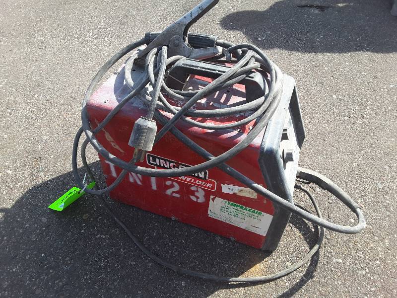 lot 272 image: Lincoln Electric SP-125 Plus Welder