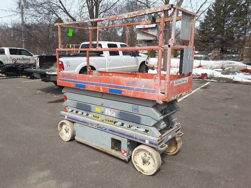 lot 262 image: JLG 3226 Scissor Lift