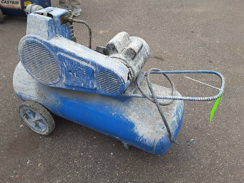 lot 298 image: Air Compressor, About 20 Gallons