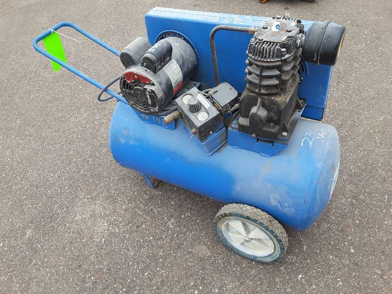 lot 286 image: 20 Gallon Air Compressor (230 Volt)