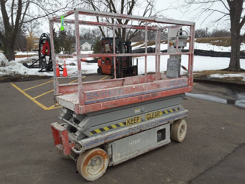 lot 263 image: JLG 3220 Scissorlift