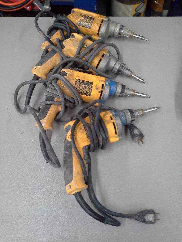 lot 293 image: (4) DeWalt DW272 VSR Drywall Screwdriver