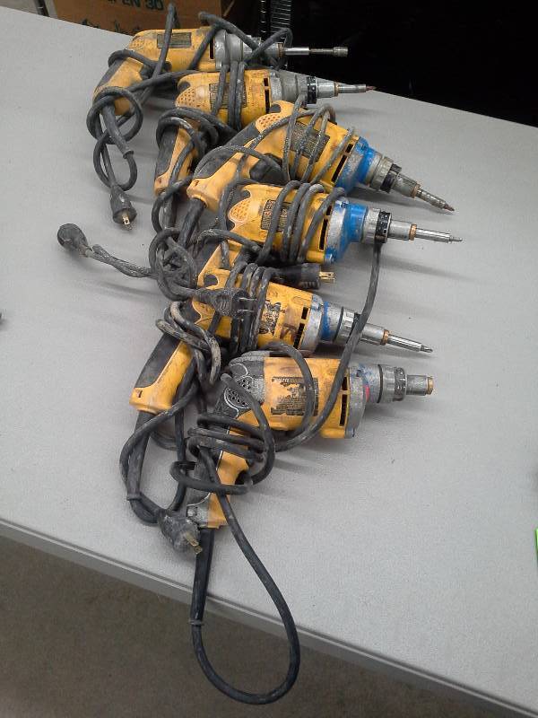 lot 302 image: (6) DeWalt DW272 VSR Drywall Screwdriver