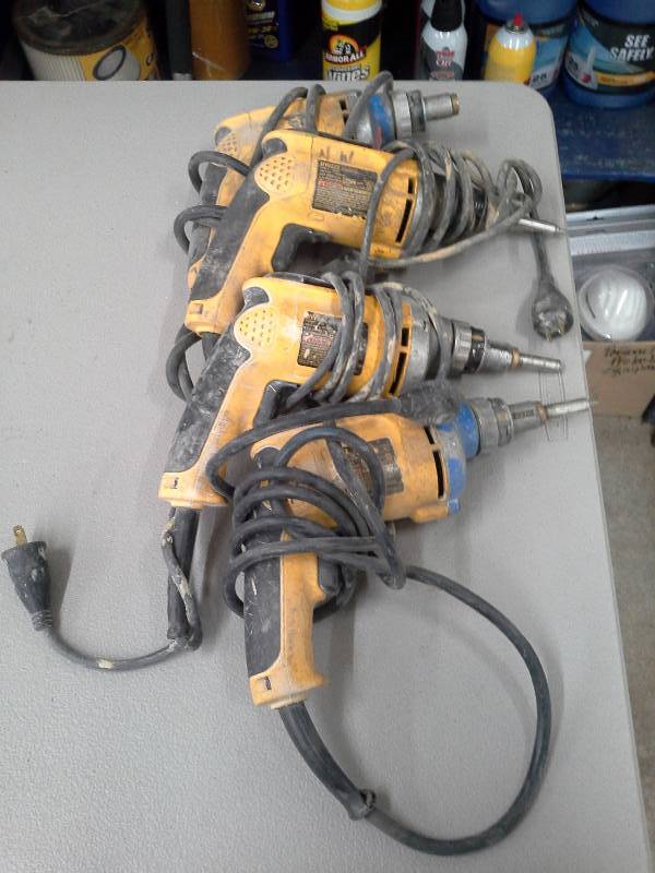 lot 305 image: (4) DeWalt DW272 VSR Drywall Screwdriver