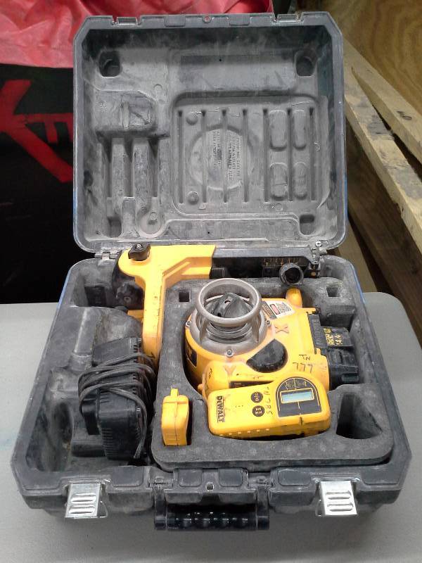 lot 362 image: DeWalt DW077 Rotary Laser with Case and Accessories