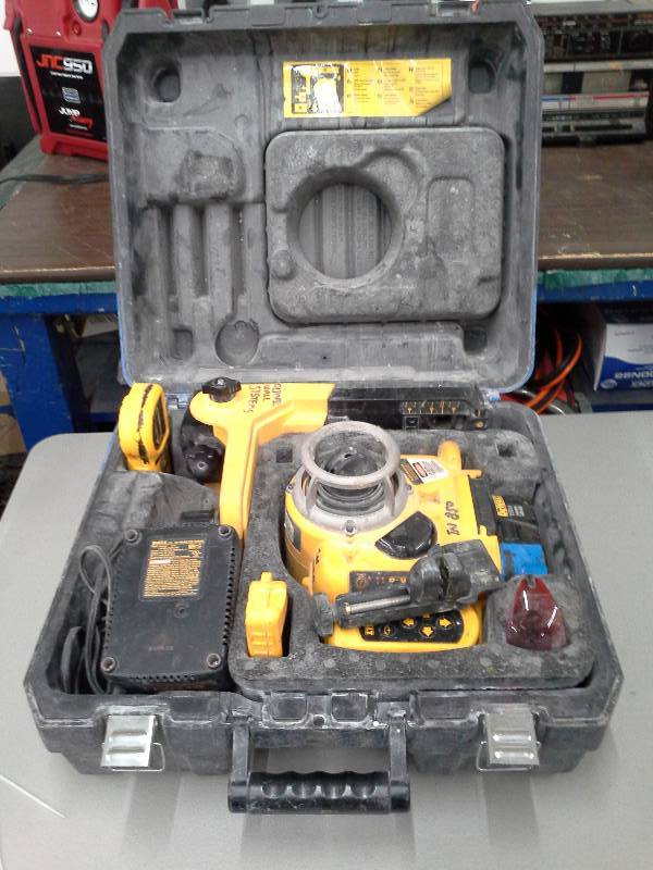 lot 364 image: DeWalt DW077 Rotary Laser with Case and Accessories