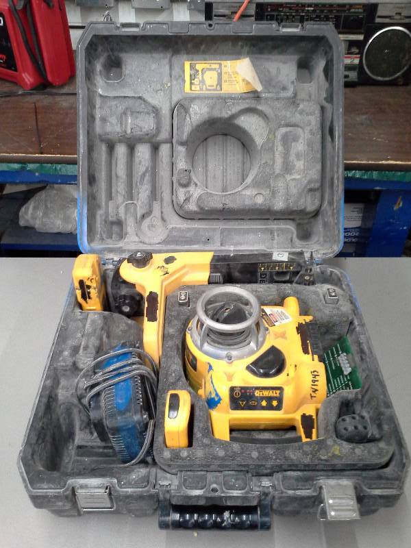 lot 370 image: DeWalt DW077 Rotary Laser with Case and Accessories