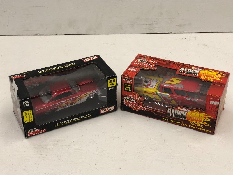 lot 21 image: (2) 124-Scale Die-Cast Collectbile...