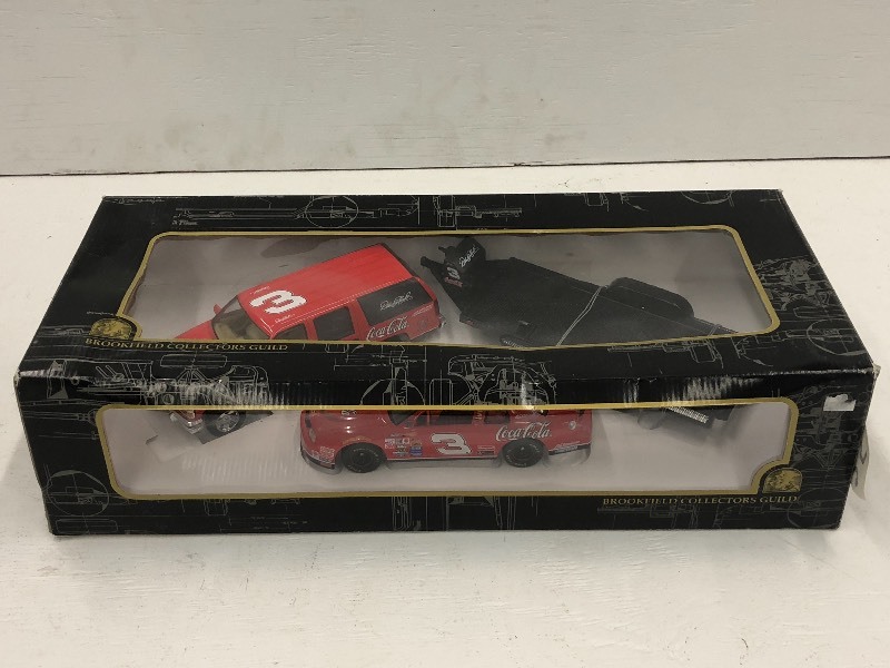 lot 25 image: Coca-Cola 3-Piece Collectors Guild ...