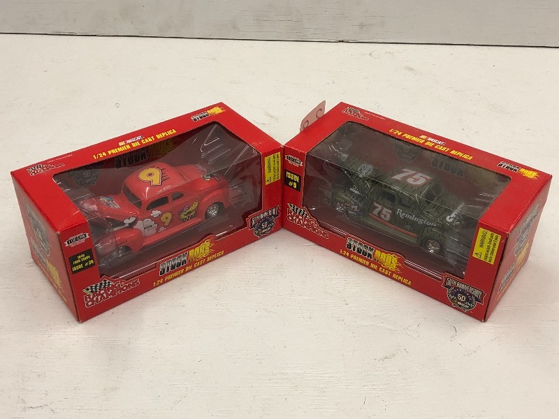 lot 28 image: (2) 124-Scale Stock Rods Die-Cast ...